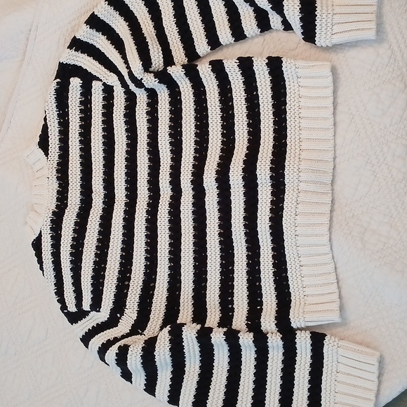 H&M Sweater - Picture 6 of 6